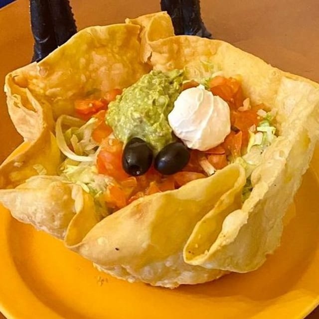 Tostada Grande.